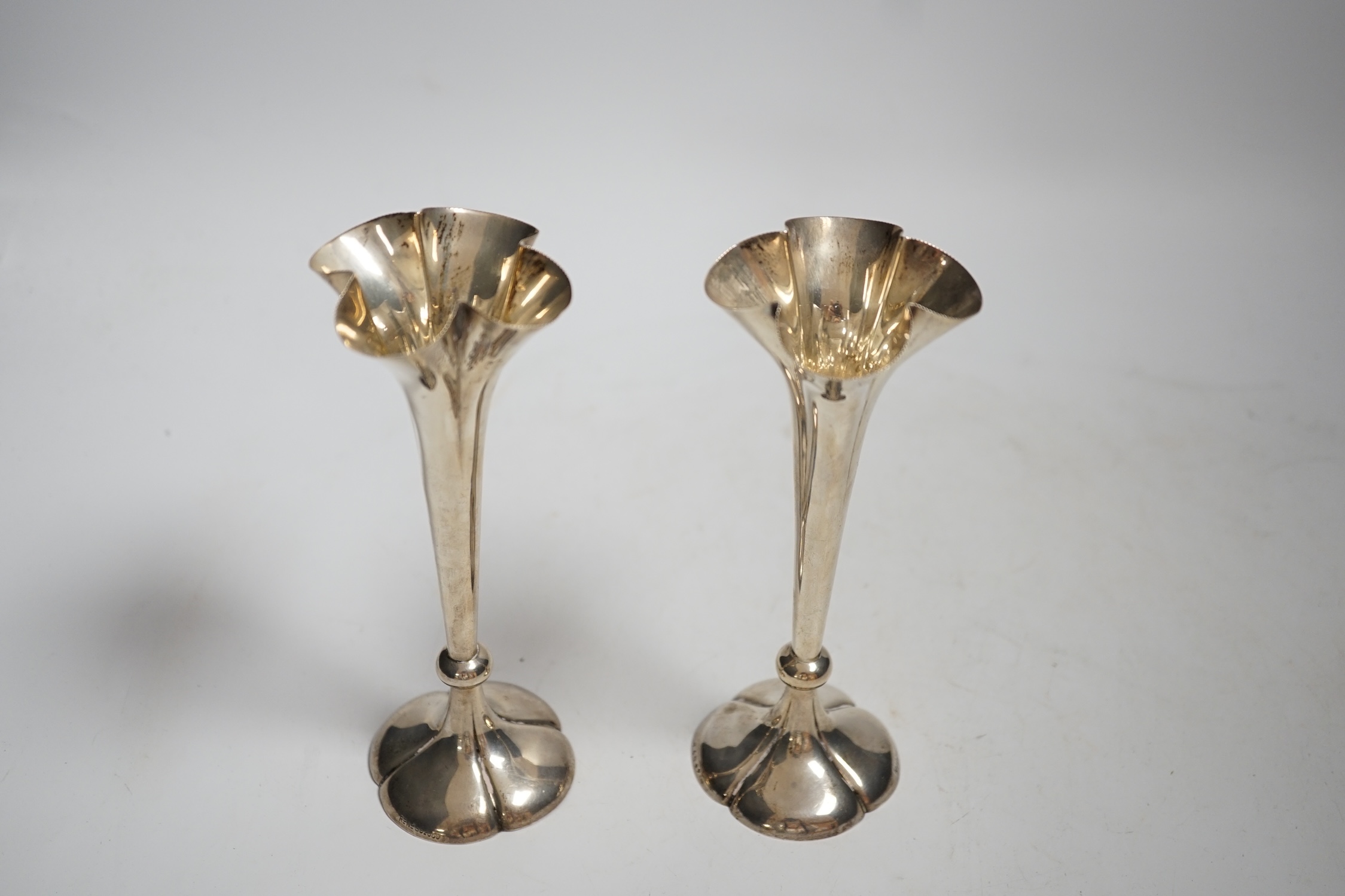 A pair of Edwardian silver posy vases, London, 1906, 16.8cm, weighted.